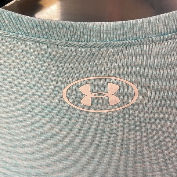 Under armor heat gear extra large blue white snag on front hem . - Picture 6 of 6